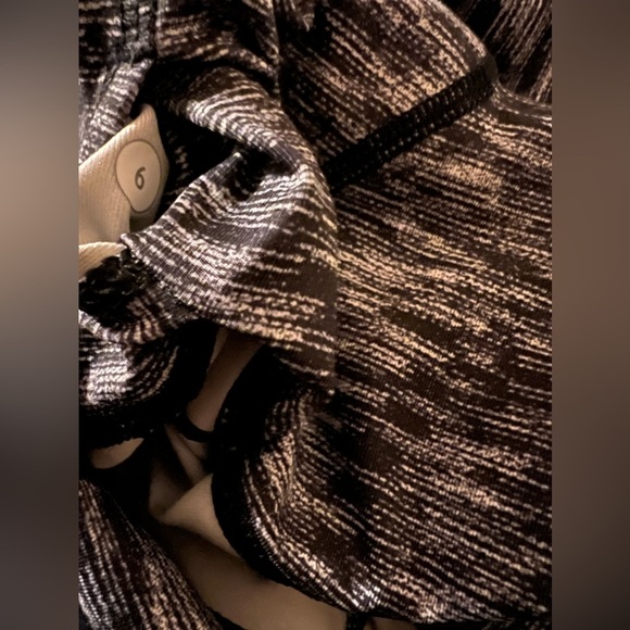 Lululemon mesh crop leggings size 6 - Picture 9 of 9